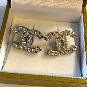 2 sets of chic crystal learrings